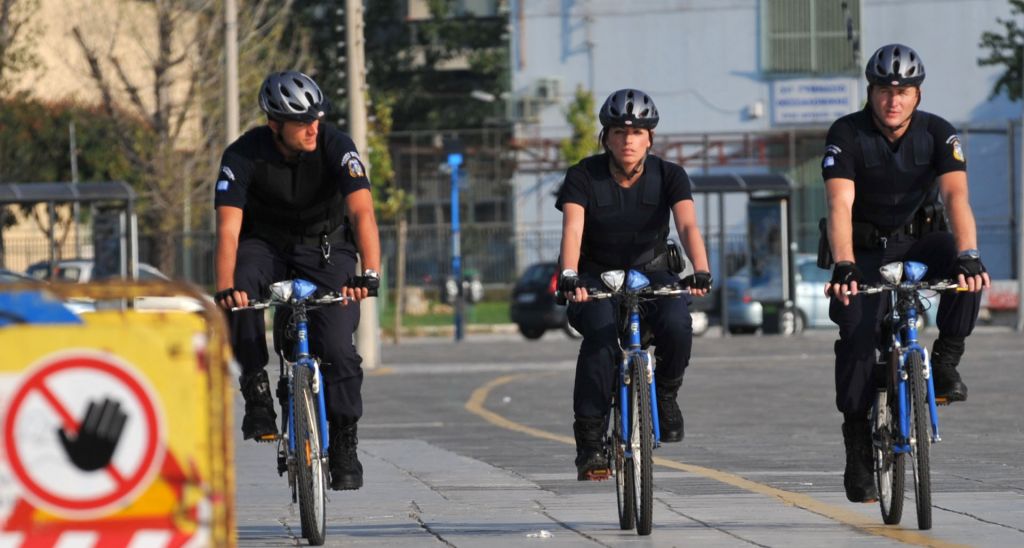 Σε δέκα πόλεις επεκτείνεται η αστυνόμευση με ποδήλατα