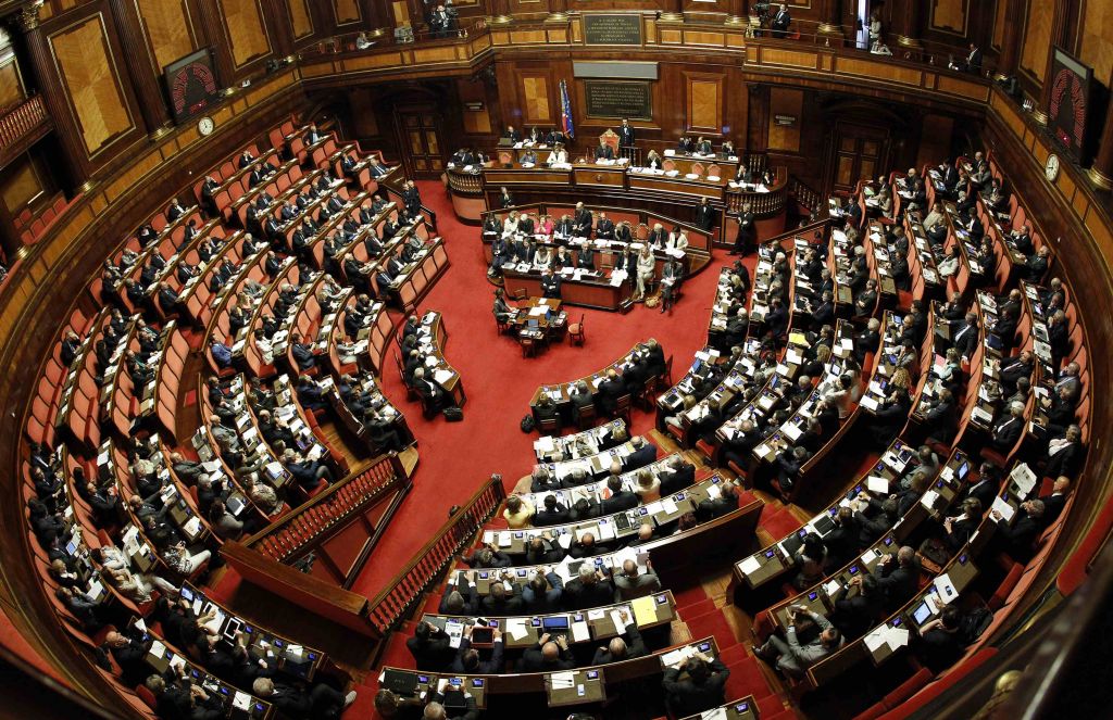 Ιταλία: Εκτίναξη των αποδόσεων των ομολόγων – Κάτω από τα 1,16 δολάρια το ευρώ