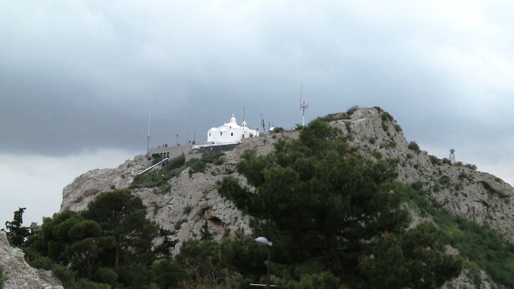 Σοβαρά τραυματισμένος 26χρονος που έπεσε από τον Λυκαβηττό