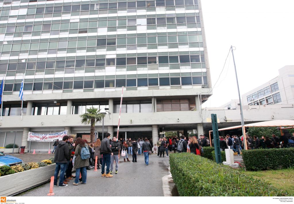 Τον έδειραν και τον λήστεψαν μέσα στο ΑΠΘ