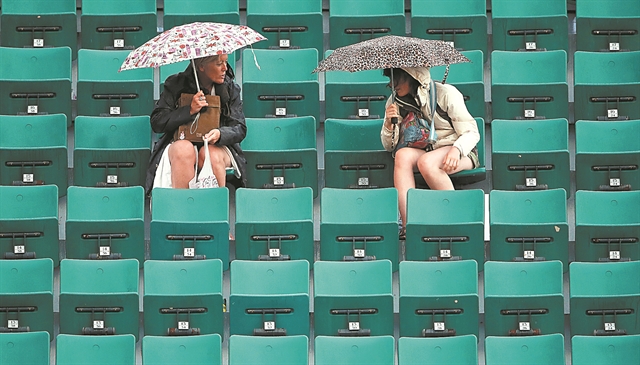 Πέντε χιλιάδες θεατές την ημέρα και μόνο σε ένα γήπεδο