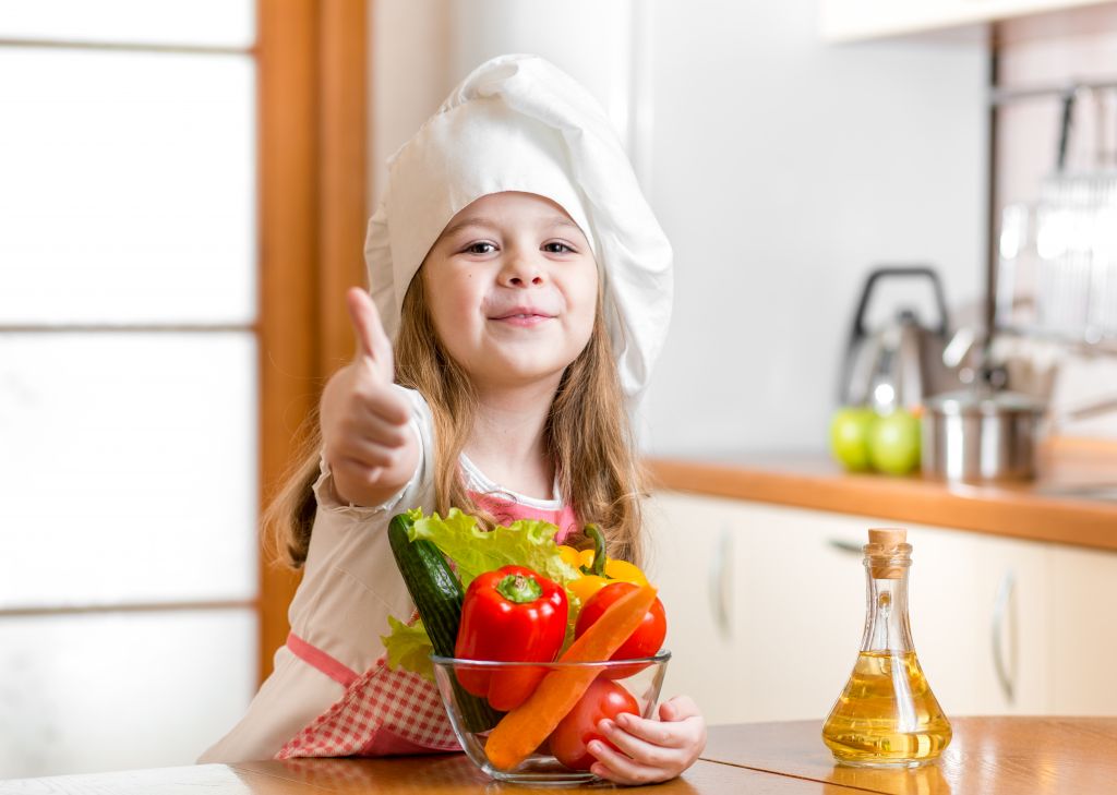 Πώς θα μάθετε το παιδί σας να τρώει όλες τις τροφές