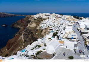 ΑΑΔΕ : Δεκάδες παραβάσεις σε Σαντορίνη, Μύκονο και Νάξο