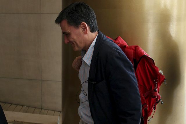 «Παίζουν τον παπά» με τις μειώσεις στις συντάξεις