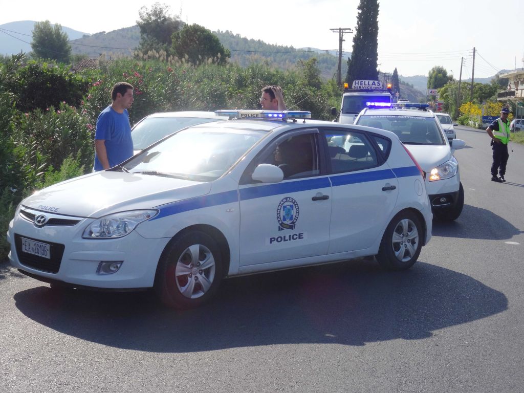 Δύο συλλήψεις για παράνομη μεταφορά 40 αλλοδαπών