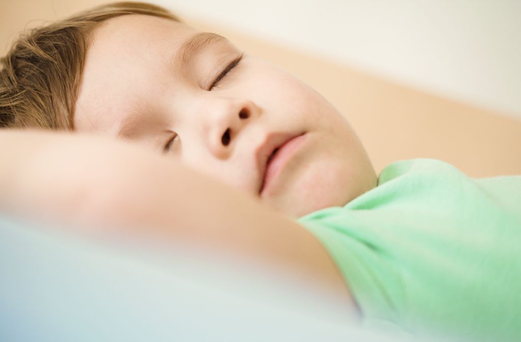Δεν κοιμούνται καλά τα παιδιά; Κινδυνεύουν από παχυσαρκία