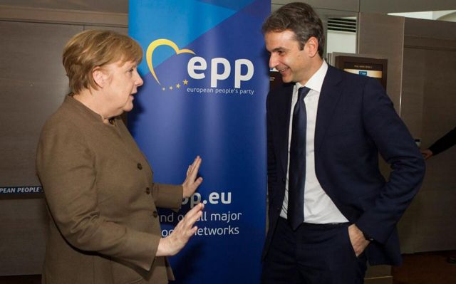 Στενό μαρκάρισμα στην Ανγκελα Μέρκελ