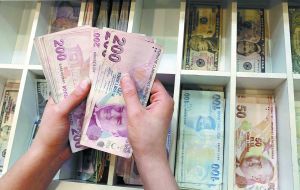 Τουρκία: Οριακή άνοδος της λίρας μετά την οικονομική σύσκεψη