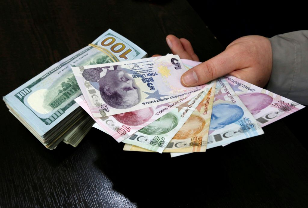 Καταρρέει η τουρκική λίρα – Εντονη η ανησυχία των επενδυτών