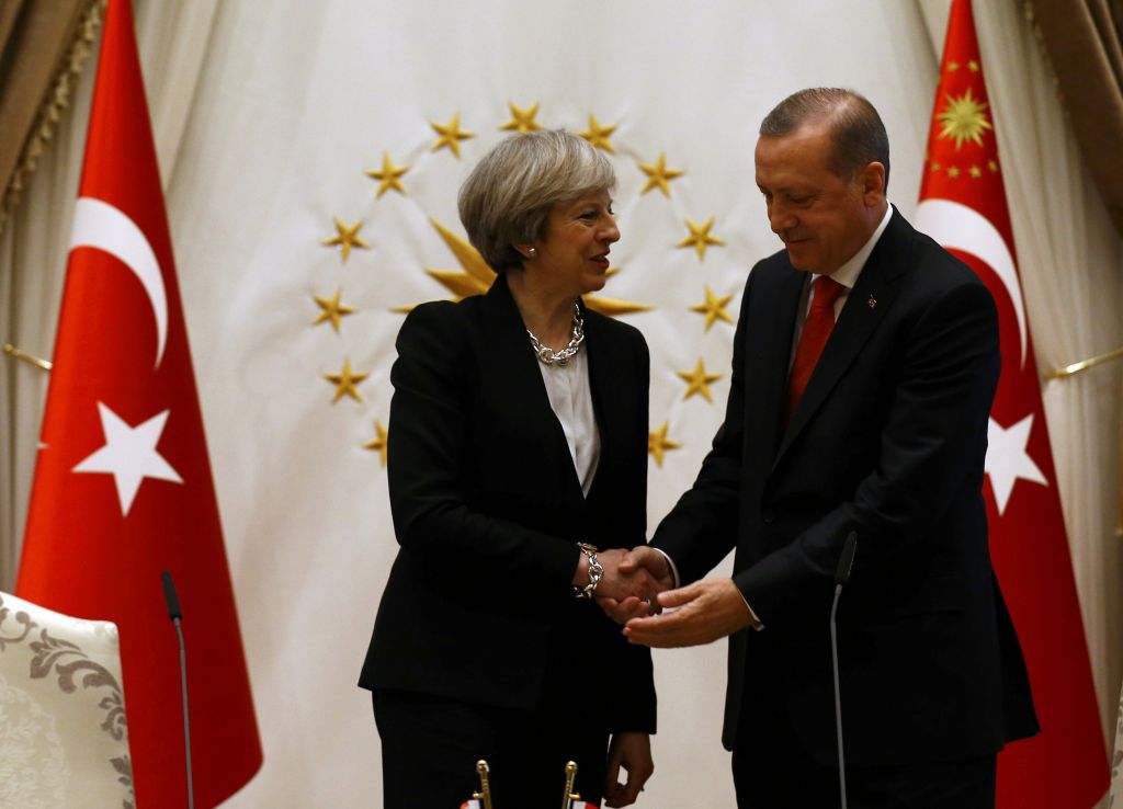 Τα ανθρώπινα δικαιώματα στο επίκεντρο της συνάντησης Μέι – Ερντογάν