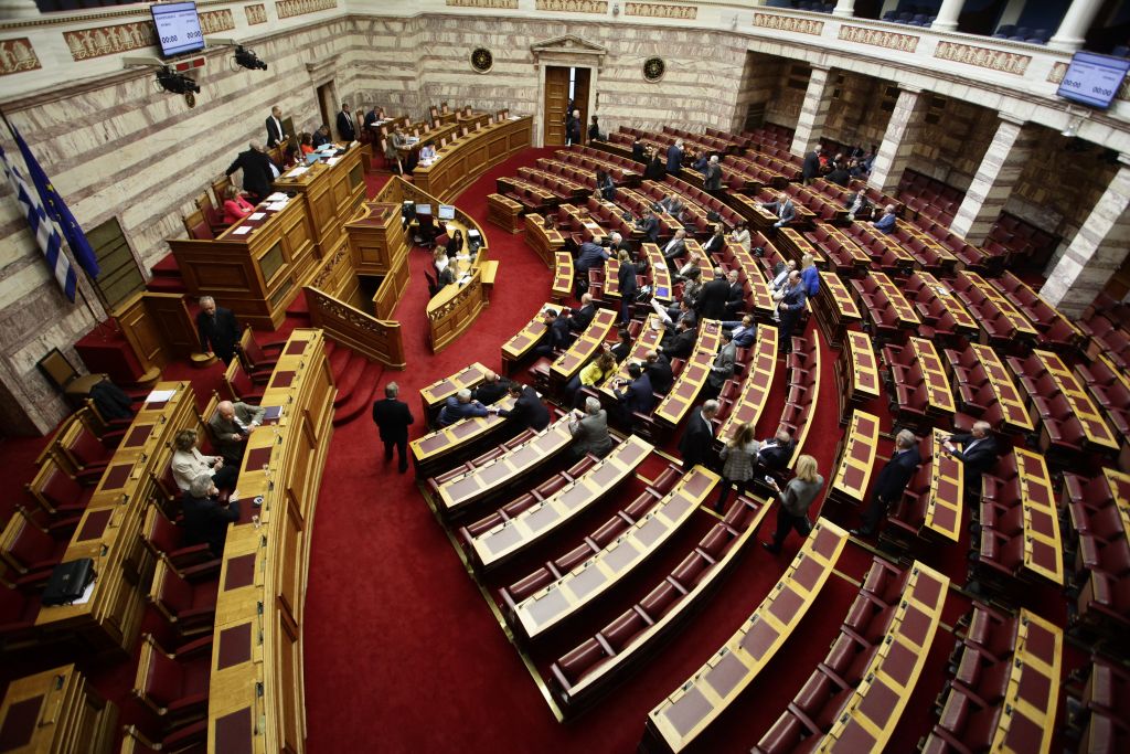 Νομοθετικές αλλαγές για υπερχρεωμένα νοικοκυριά και τον εξωδικαστικό