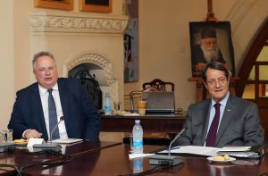 Στην Λευκωσία ο Κοτζιάς – Συναντήσεις με Αναστασιάδη και Χριστοδουλίδη