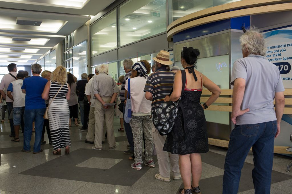 Καταιγίδα κατασχέσεων και ελέγχων από την ΑΑΔΕ