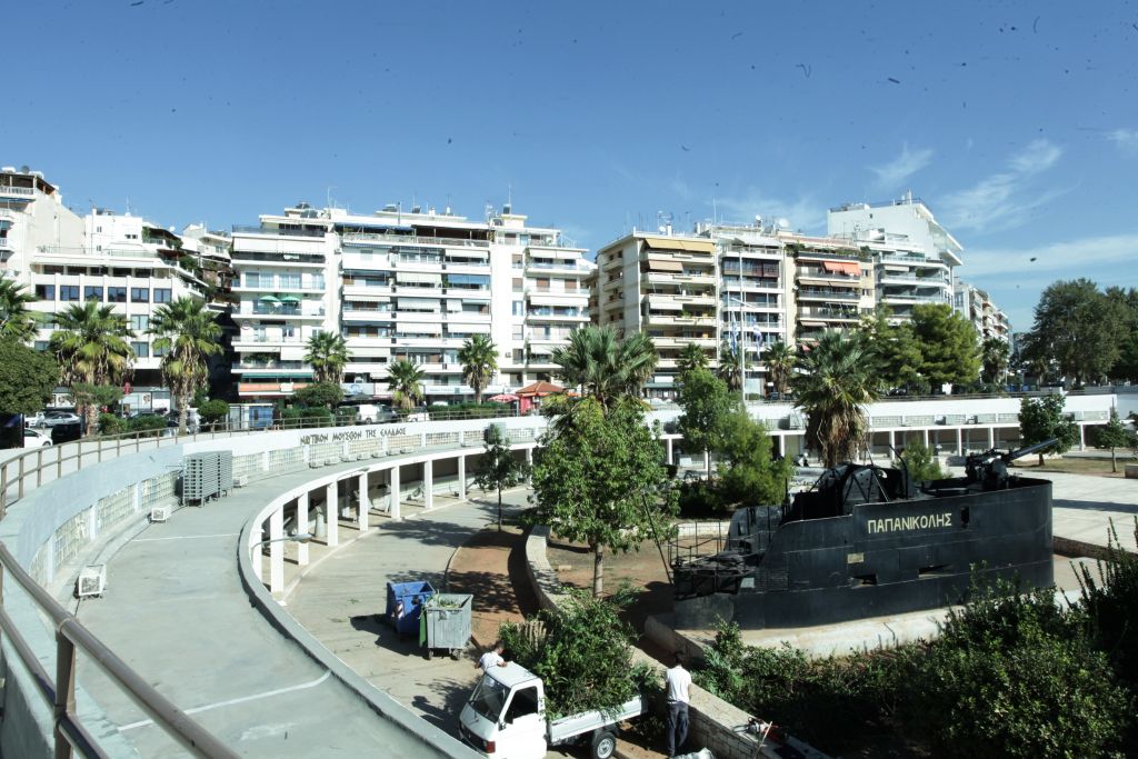 Απομακρύνονται ανενεργά περίπτερα από τον δήμο Πειραιά