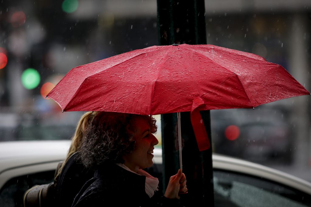 Εκτακτο δελτίο καιρού: Που θα χτυπήσουν έντονες βροχές και καταιγίδες