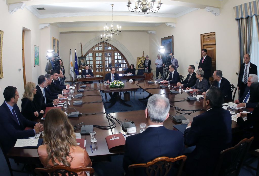 Κυπριακό: Διαφωνία κυβέρνησης – ΑΚΕΛ για την πρόταση Ακιντζί