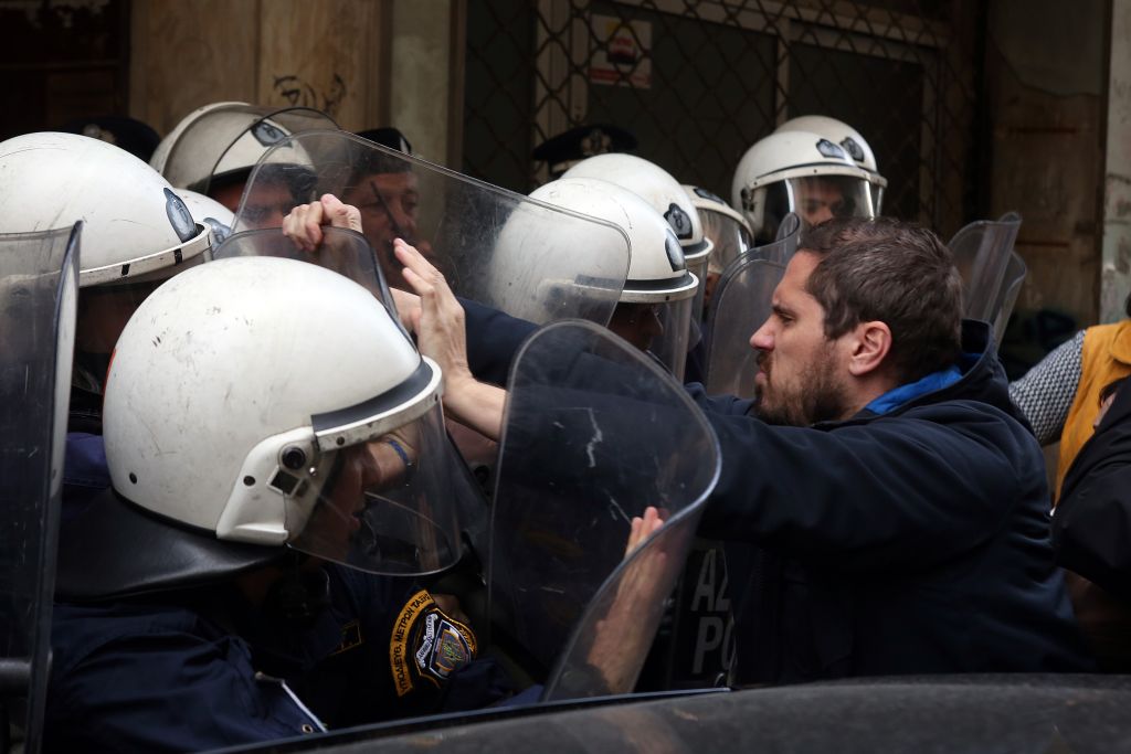 Μικροεπεισόδια σε διαμαρτυρία κατά των ηλεκτρονικών πλειστηριασμών