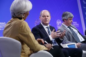 Βάζουν στο ψυγείο τις αποφάσεις για το ελληνικό χρέος