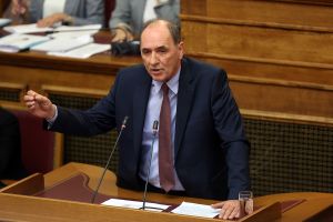 Σταθάκης για ΔΕΗ: Επίθεση από επενδυτές με βραχυπρόθεσμο κέρδος