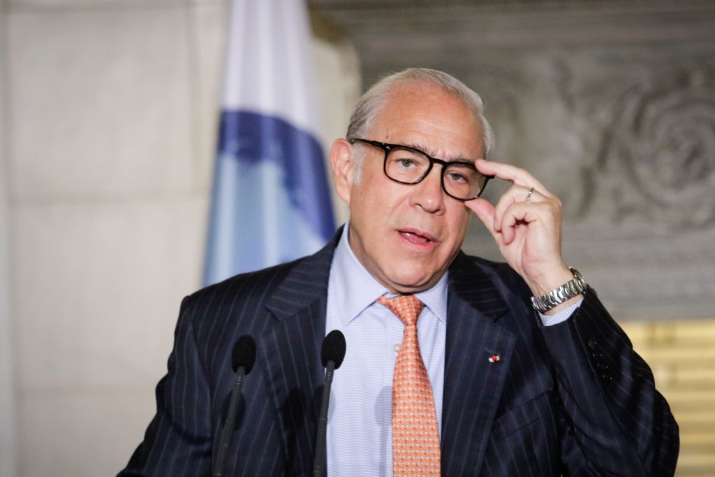 Γκουρία – ΟΟΣΑ: Αρχίζει να ανακάμπτει η Ελλάδα, καρποφορούν οι μεταρρυθμίσεις