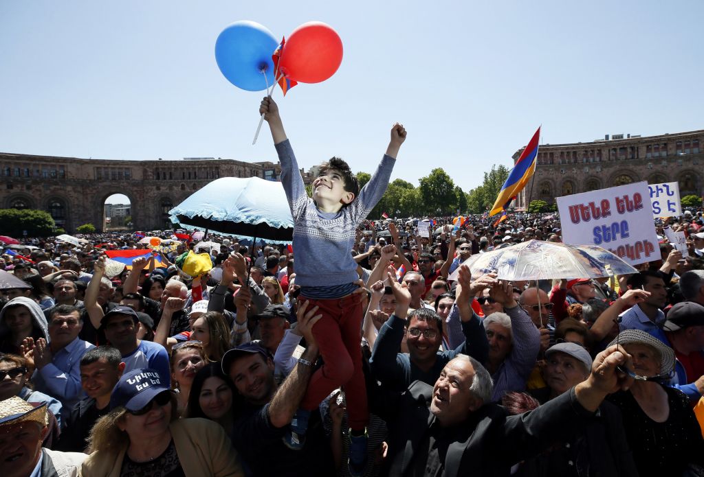Αρμενία: Πάνω από 20.000 διαδηλωτές ζητούν την εκλογή του Νικόλ Πασινιάν