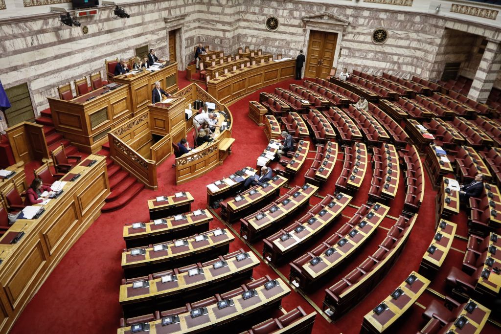 Νομοσχέδιο για αναδοχή: Ποιοι πήγαν κόντρα στη γραμμή του κόμματος