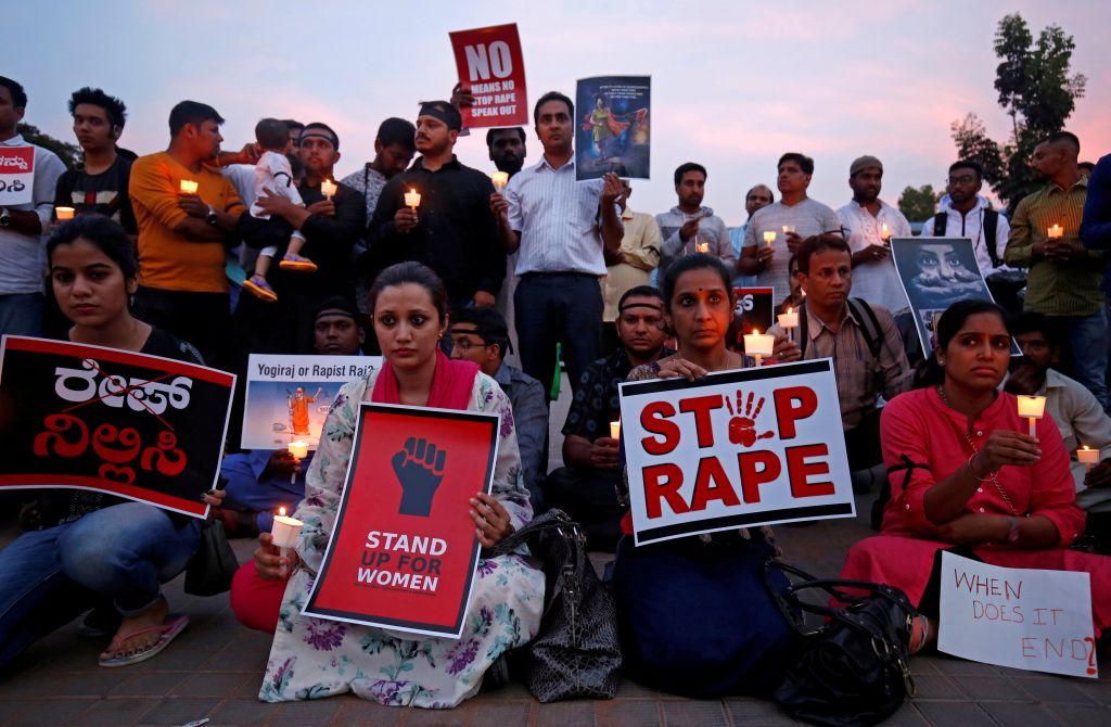 Πρώτη καταδίκη σε θάνατο για το βιασμό και το φόνο βρέφους στην Ινδία