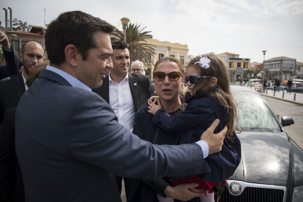 Απάντηση για τις διμοιρίες ΜΑΤ που συνοδεύουν τον Α. Τσίπρα