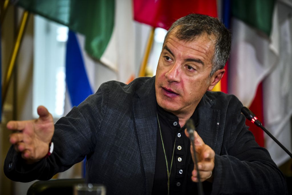 Θεοδωράκης για αναδοχή: Να μην κλείνουμε τα μάτια στην εξέλιξη