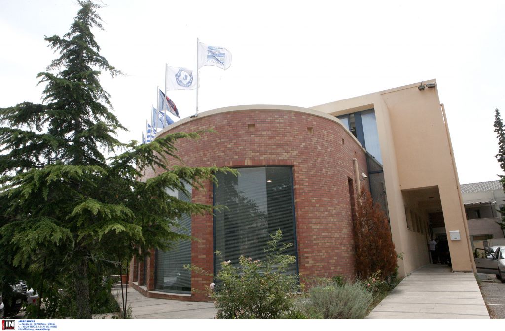 Αφαίρεση έξι βαθμών και περιορισμούς μεταγραφών στις μη αδειοδοτούμενες ΠΑΕ, προτείνει η Super League