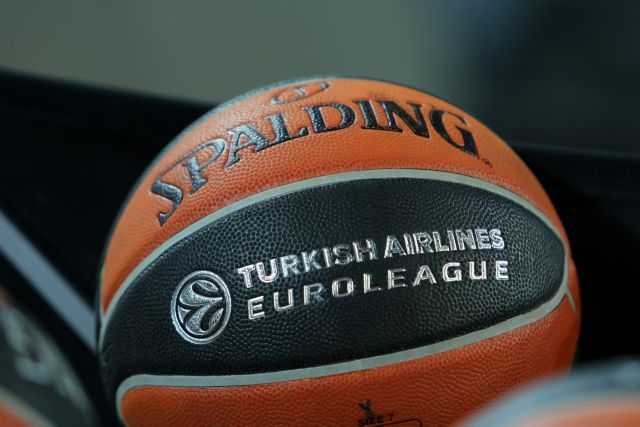 Παίζει σε διπλό ταμπλό