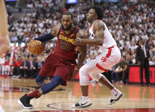 Μαγικός ΛεΜπρον με 43 πόντους, 2-0 για Καβαλίερς και Σέλτικς