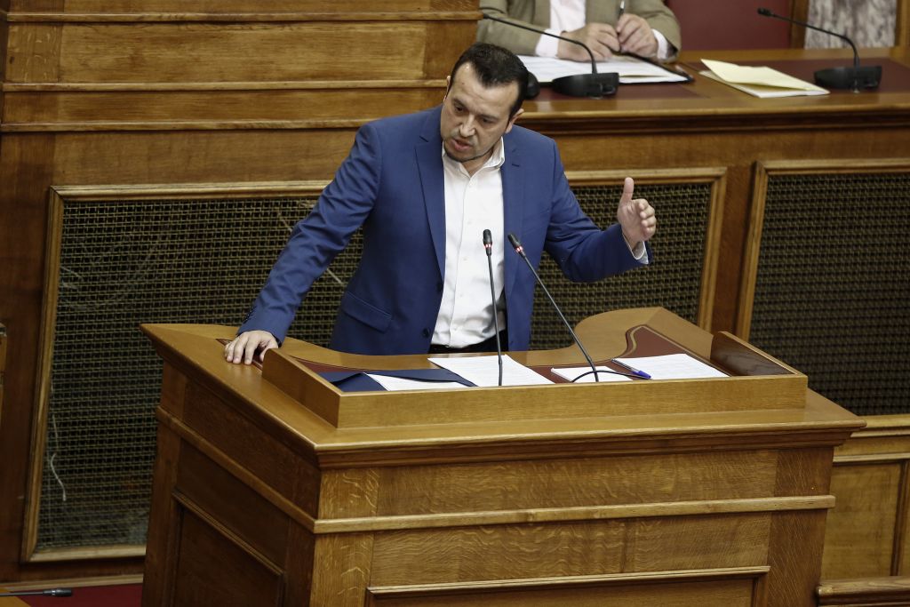 Εξηγήσεις για τις απεριόριστες και «τζάμπα» άδειες ζητά ο Παππάς