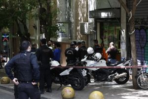 Πυροβόλησαν και τραυμάτισαν άνδρα στην Πλ. Βικτωρίας