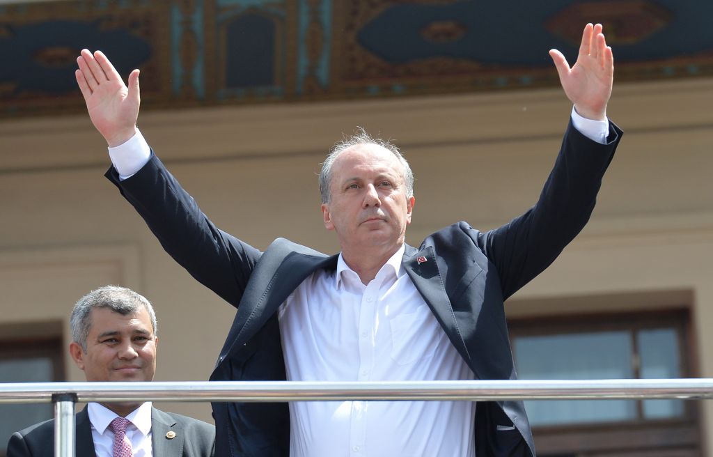 «Ας αναμετρηθούμε σαν άνδρες» κάλεσε τον Ερντογάν ο Ιντζέ