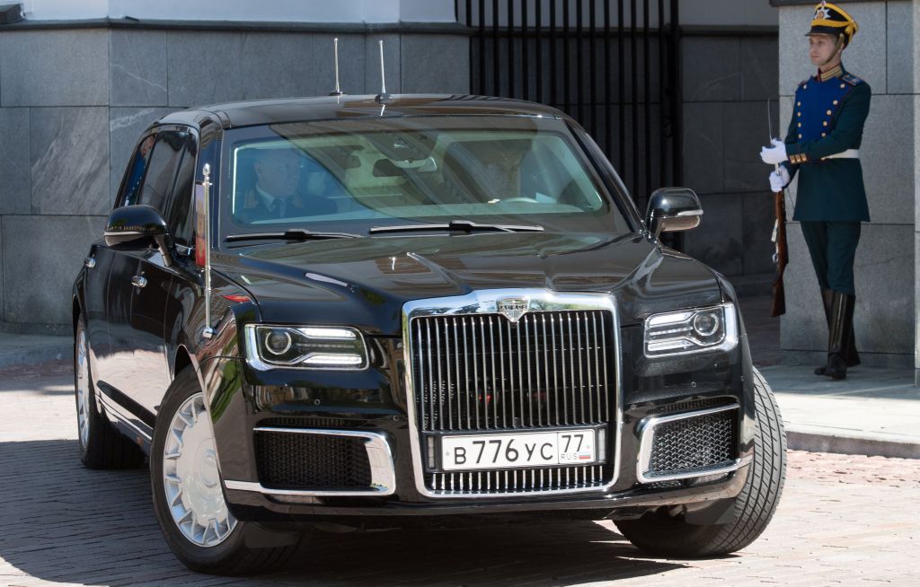 Η νέα ρωσική λιμουζίνα του Πούτιν που πήρε τη θέση της Mercedes