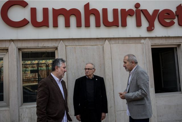 Η «Τζουμχουριέτ» αντέχει να χαμογελά ακόμη