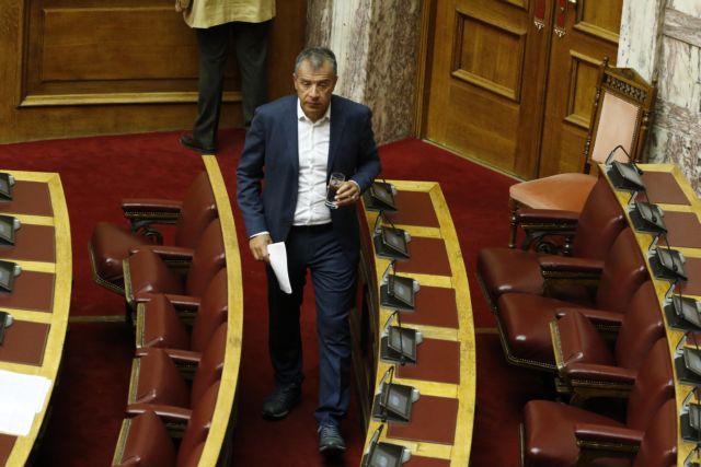 Η αναδοχή έριξε τις κομματικές γραμμές