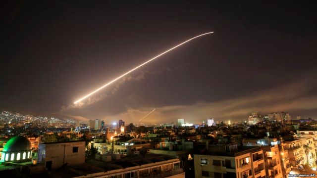Εννέα νεκροί από τις ισραηλινές επιθέσεις στη Συρία