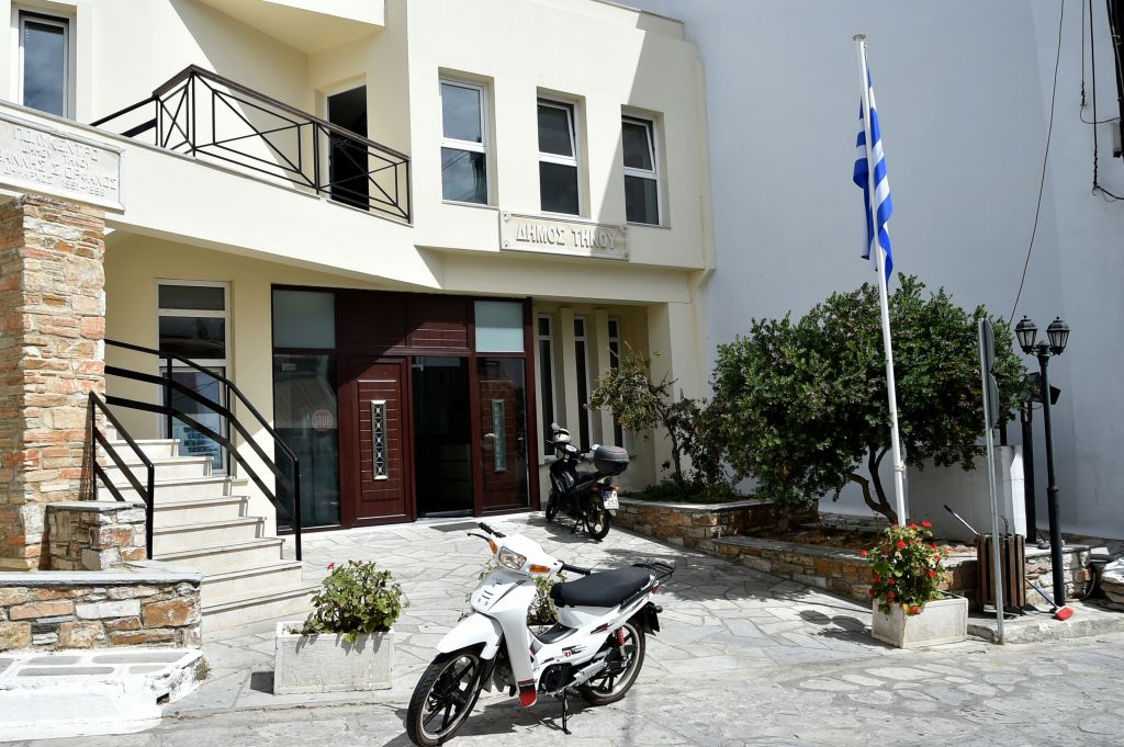 Συγχαρητήρια Μητσοτάκη στον δήμαρχο Τήνου για τον Ρουβίκωνα