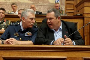 Στο Μαξίμου ο Καμμένος για τα F-16