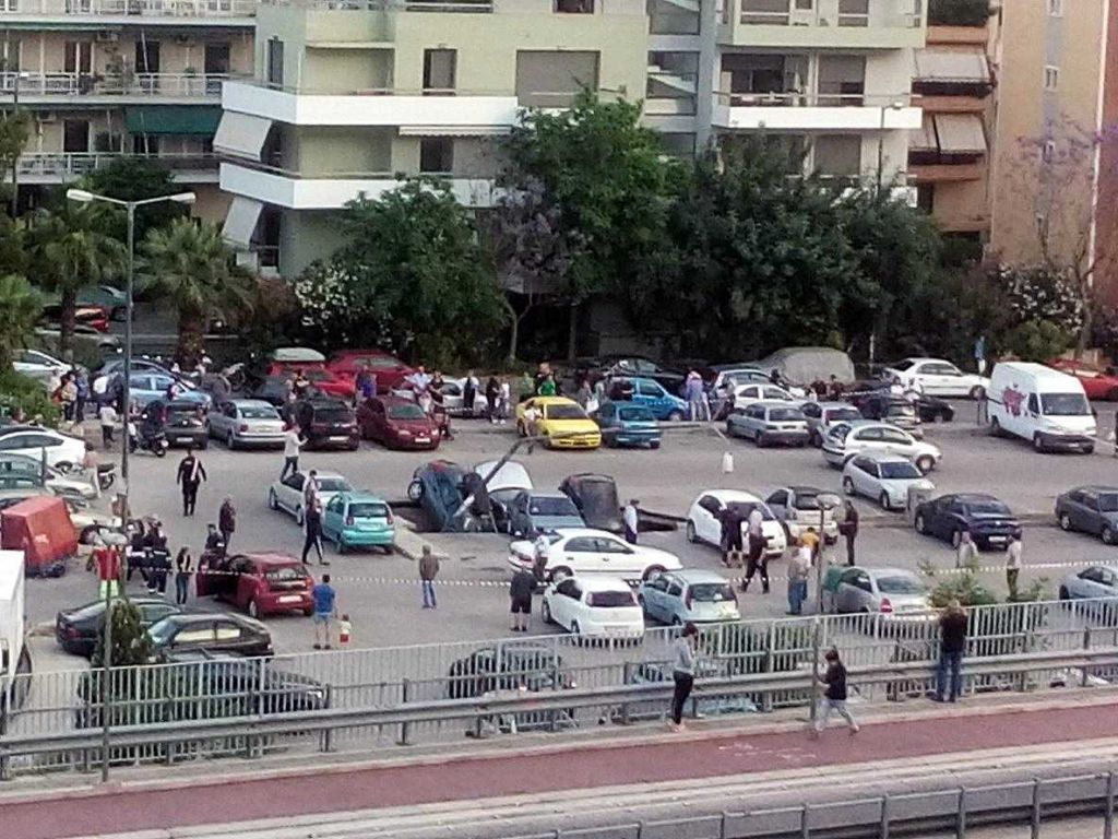 Ανοιξε η γη στον Ταύρο και κατάπιε τρία αυτοκίνητα