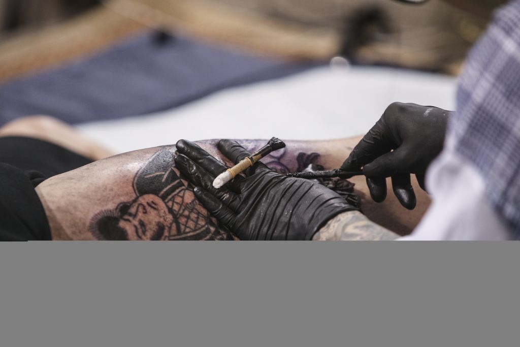 Αλλαξε το όνομα του παιδιού της γιατί έκαναν λάθος στο… τατουάζ