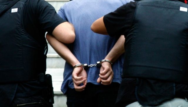 Ηράκλειο: Δυο συλλήψεις για ναρκωτικά και όπλα