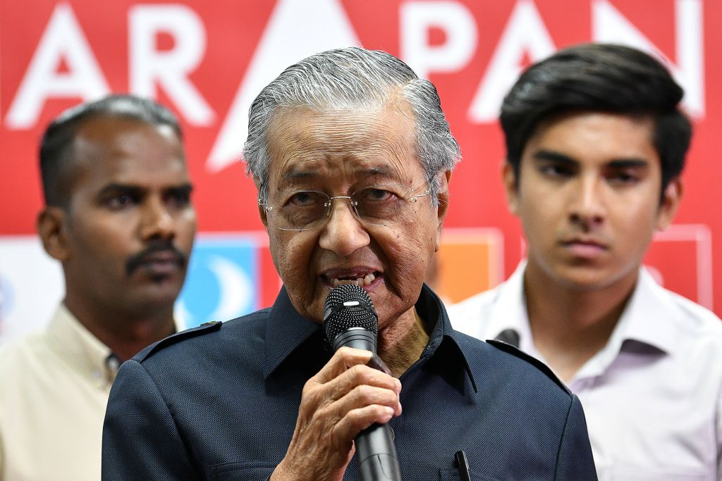 Απαγόρευση εξόδου από τη χώρα στον πρώην πρωθυπουργό της Μαλαισίας