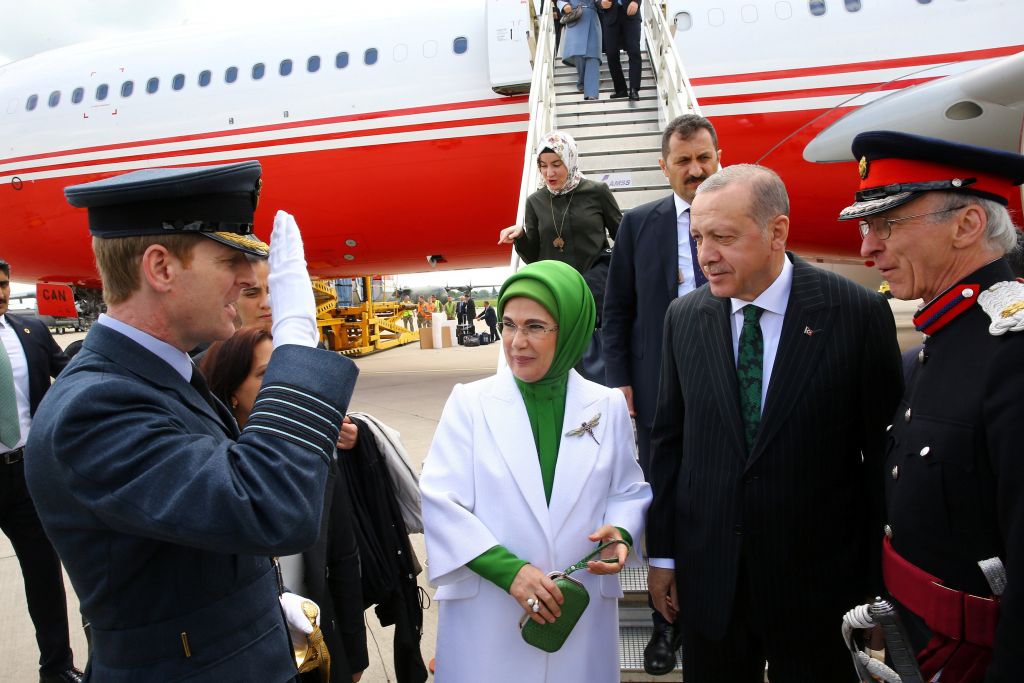 Δεκτός και από την βασίλισσα Ελισσάβετ ο Ερντογάν