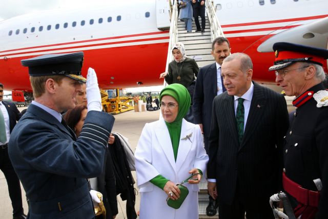 «Εγγλέζικο» ραντεβού με Ελισάβετ και Τερίζα