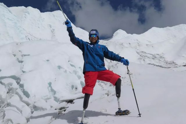 Χωρίς πόδια ανέβηκε στο Εβερεστ