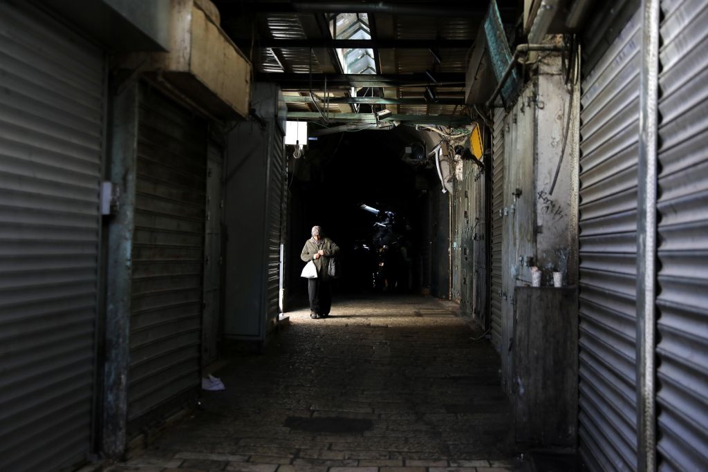 Οι παλαιστίνιοι θάβουν τους νεκρούς και ετοιμάζονται για νέες διαδηλώσεις