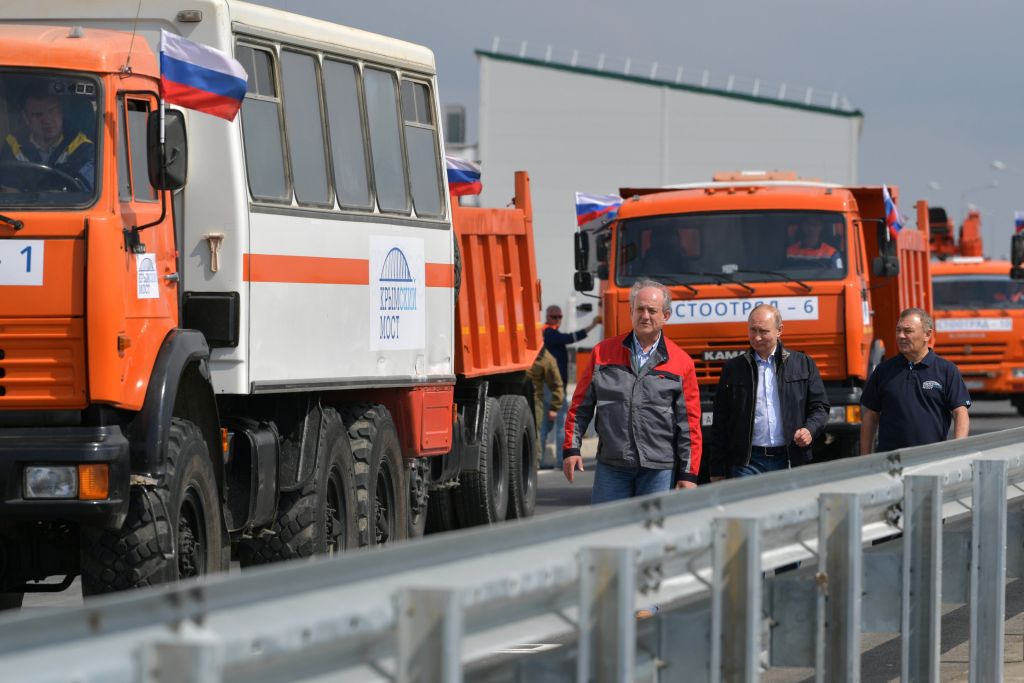 Η ΕΕ καταγγέλλει την κατασκεύη της γέφυρας που ενώνει Ρωσία – Κριμαία